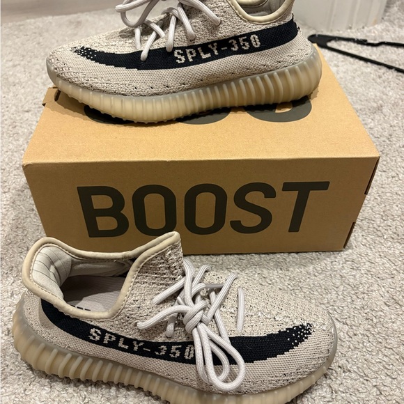 Yeezy Boost 350 V2 - Cream and Black - Picture 1 of 6